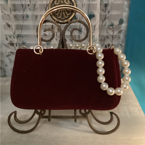 Gucci Red Mini Velvet Bag with Gold Clasp - Picture 12 of 15